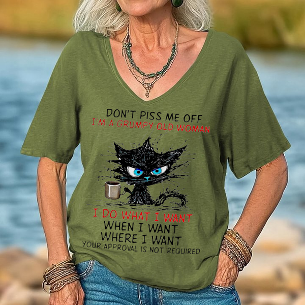 Custompupshirt Don't Piss Me Off I'm A Grumpy Old Woman Printed V-Neck Women's T-shirt